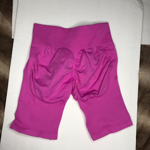 Lazuli Label LARGE Scrunch Seamless Ribbed Contour Shorts - Picture 6 of 11